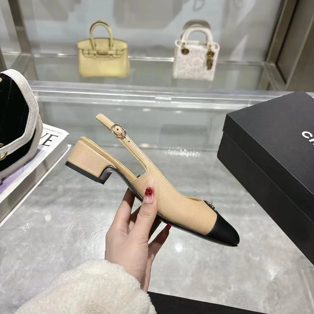 👟👟Ex-factory price 540👟👟 𝐂𝐇𝐀𝐍𝐄𝐋★Xiaoxiang New spring and summer counter new sandals, comfortable and low-heeled, a must-have for work and shopping💋 Show unique dressing style, too beautiful to say, a must-have in summer... Upper: imported sheepskin/Lining: mixed sheepskin Heel height: 3.5cm Outsole: Italian genuine leather outsole Shoe size: 35-39 (40, 41 and 42 are customized and cannot be returned or exchanged)